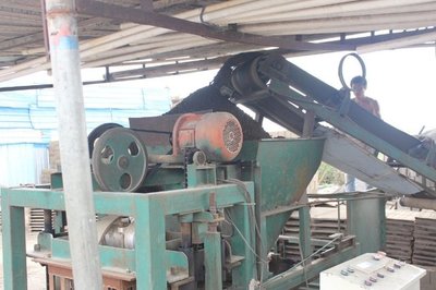 一家人的水泥磚夢(mèng) 廣西人在海南的苦樂制造記